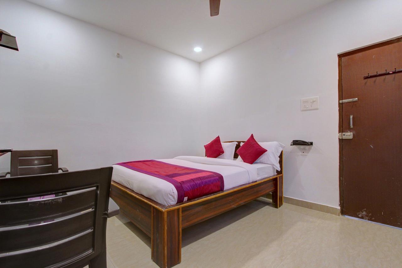 Oyo 11670 Hotel Vishnu Priya Residency Haïdarabad Extérieur photo