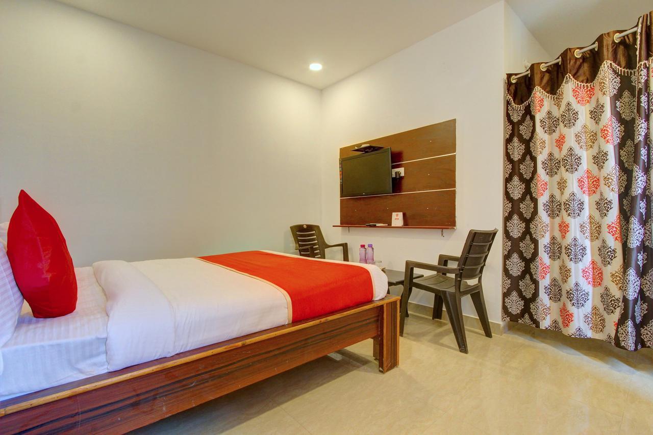 Oyo 11670 Hotel Vishnu Priya Residency Haïdarabad Extérieur photo