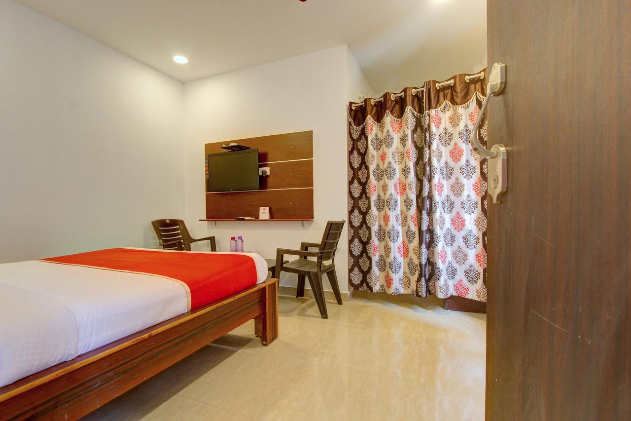 Oyo 11670 Hotel Vishnu Priya Residency Haïdarabad Extérieur photo