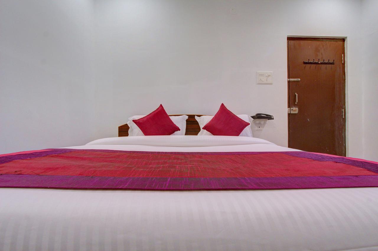 Oyo 11670 Hotel Vishnu Priya Residency Haïdarabad Extérieur photo