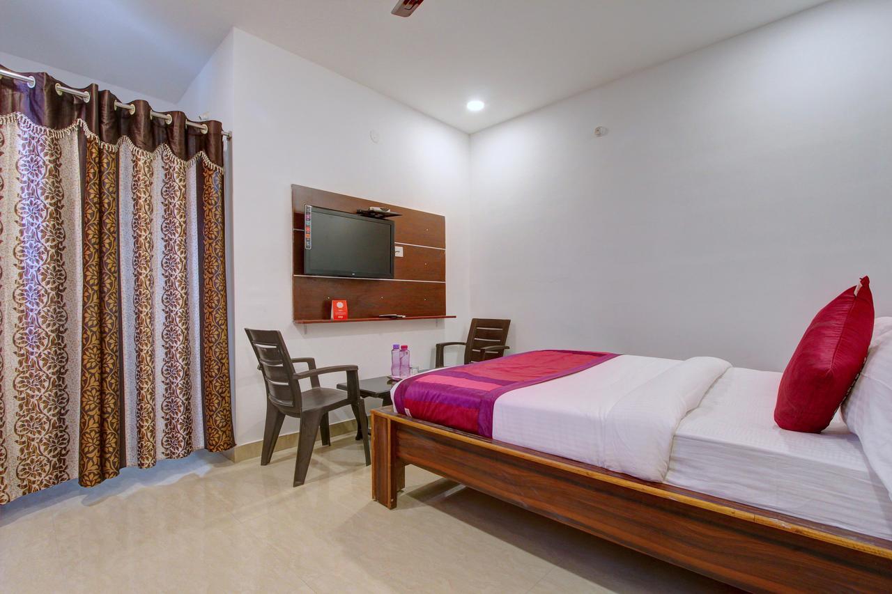 Oyo 11670 Hotel Vishnu Priya Residency Haïdarabad Extérieur photo