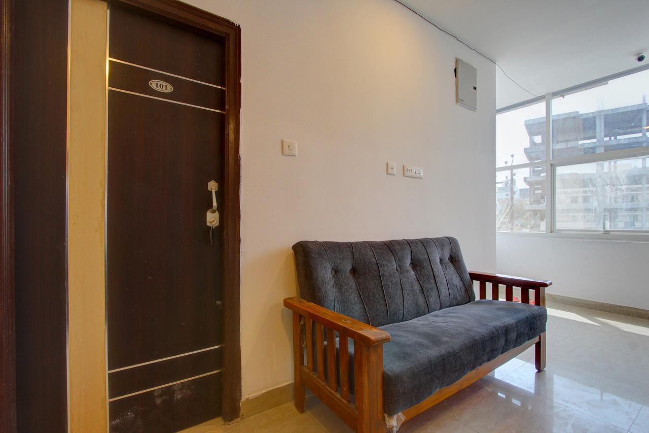 Oyo 11670 Hotel Vishnu Priya Residency Haïdarabad Extérieur photo